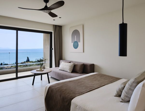 DELUXE SEA VIEW